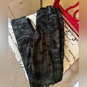 LYDAA Camo Print Leggings Size Small/Medium With Pockets NWT